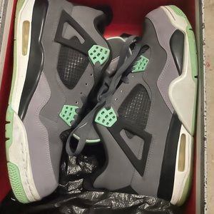 Jordan 4 Retro Glow Size 11